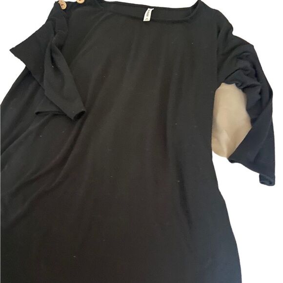 Zenana premium size 2X top with button accents see pics great condition - Picture 1 of 2